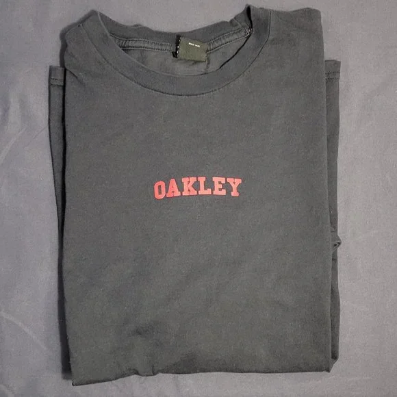 OAKLEY BLACK TSHIRT WITH RED WHITE AND BLUE STARS ABS STRIPES OAKLEY LOGO DESIGN - Picture 2 of 6